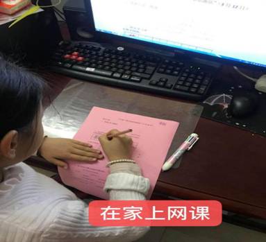 廖凤珍宅家陪孙女学习二